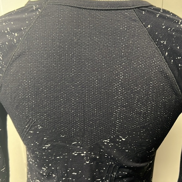 Athleta long sleeve lightweight black and white work out tee - Picture 6 of 8